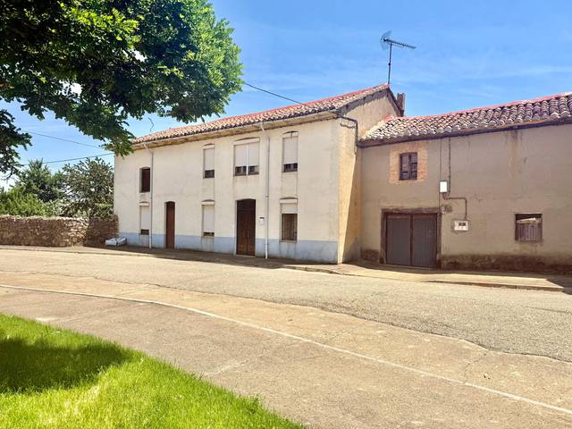 Casa-chalet en Venta en Calle Delicias en Villamontán de la Valduerna