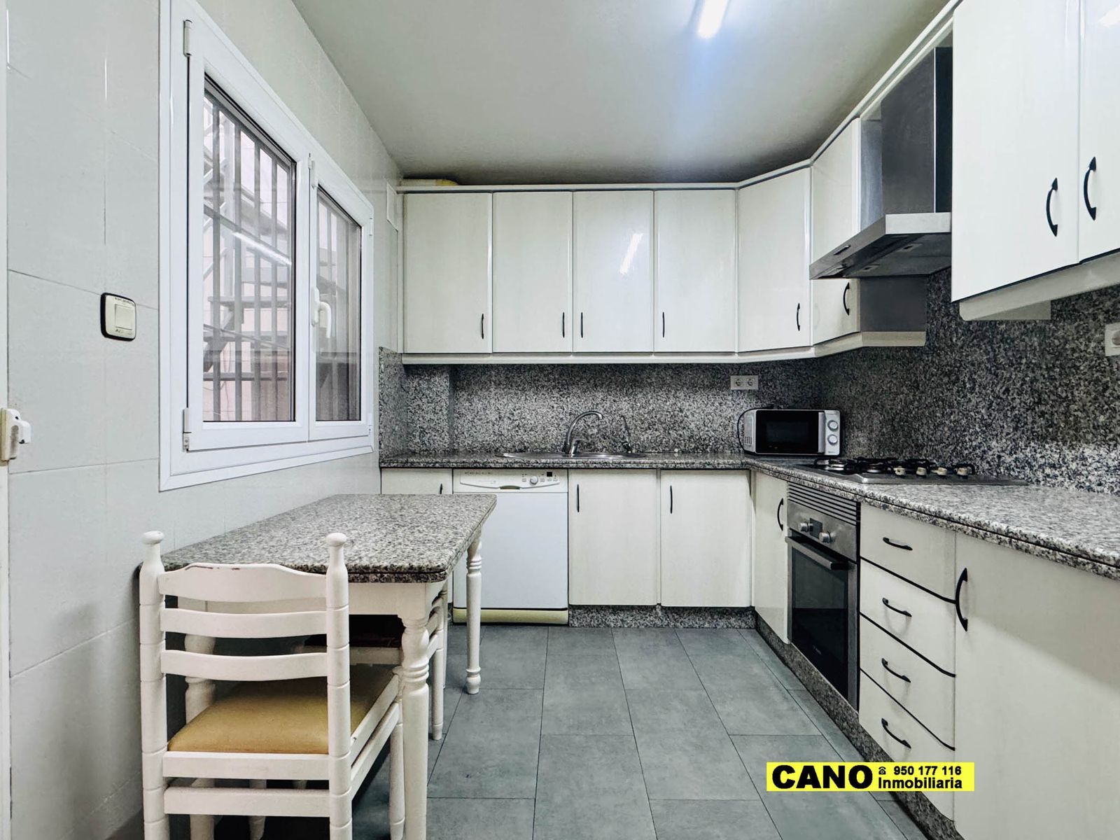 Cuina de Casa o xalet en venda en  Almería Capital amb Terrassa i Traster