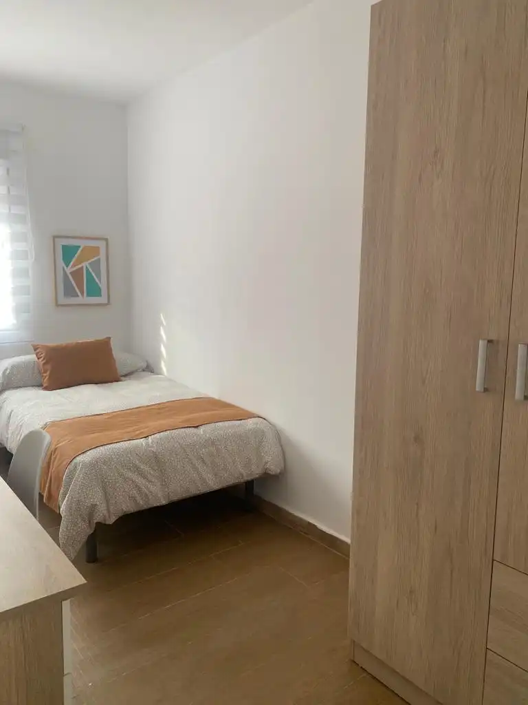 Habitación de Piso de alquiler en Melilla con Amueblado