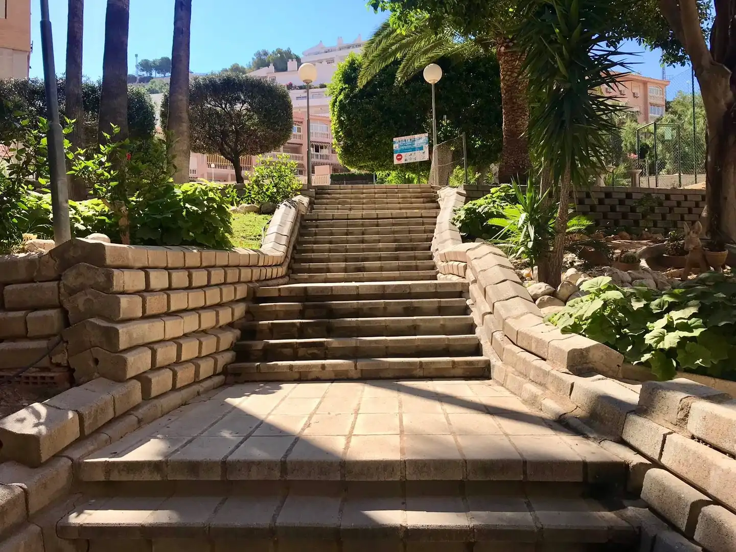 Vista exterior de Apartament en venda en Finestrat amb Jardí privat i Piscina