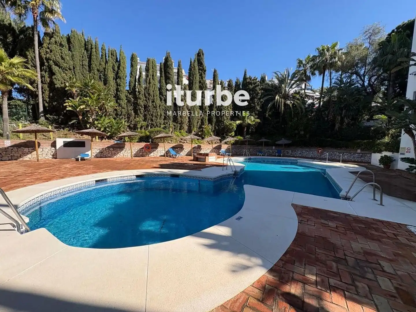 Pis amb piscina en venda a Elviria - Cabopino
