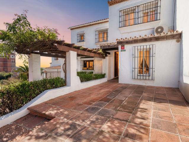 Casa adosada en Venta en La Duquesa