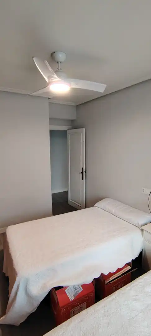 Bedroom of Flat for sale in Salamanca  with Heating, Parquet flooring and Furnished