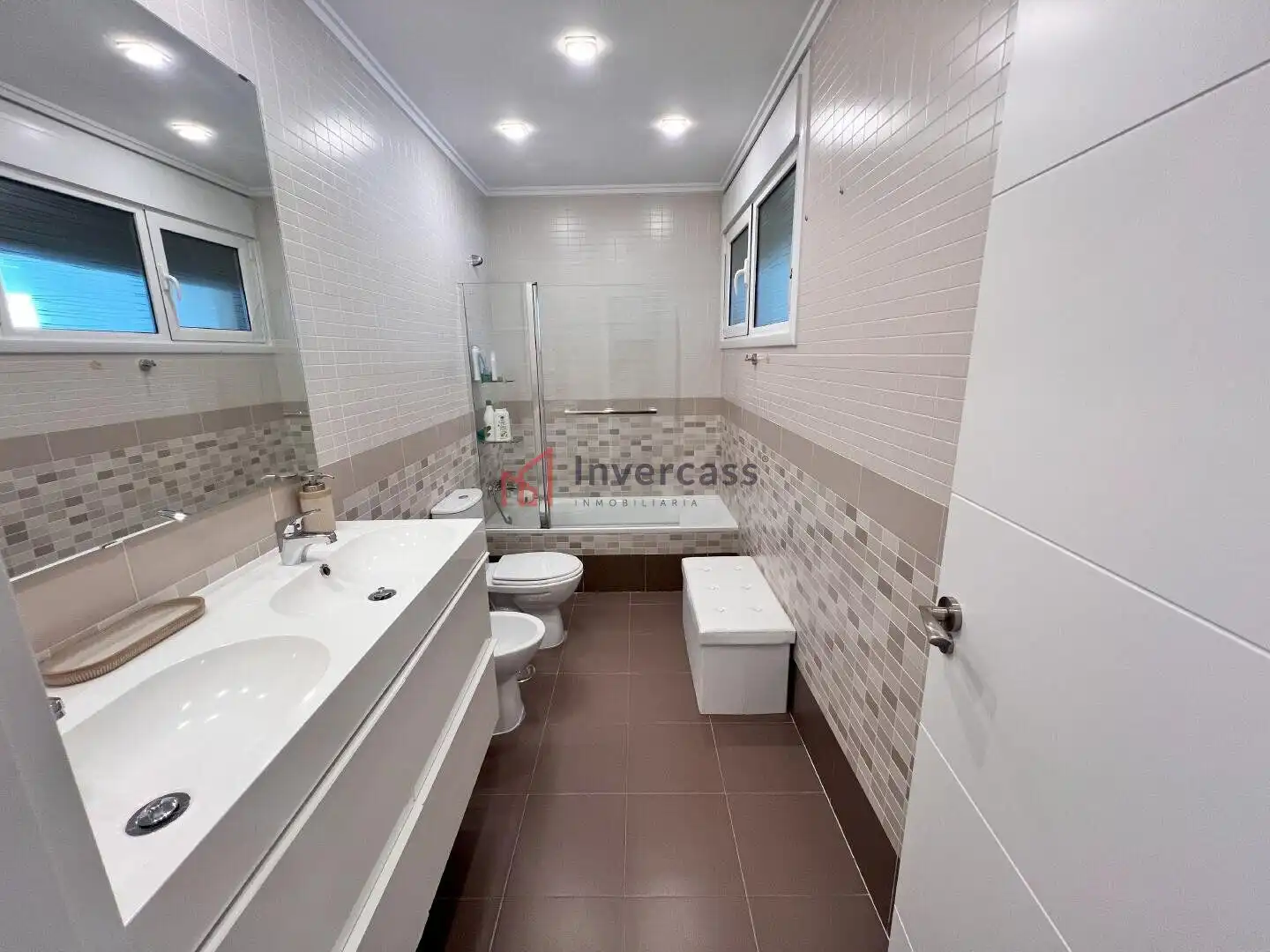 Baño de Casa adosada en venta en Castro-Urdiales con Jardín privado, Trastero y Piscina comunitaria