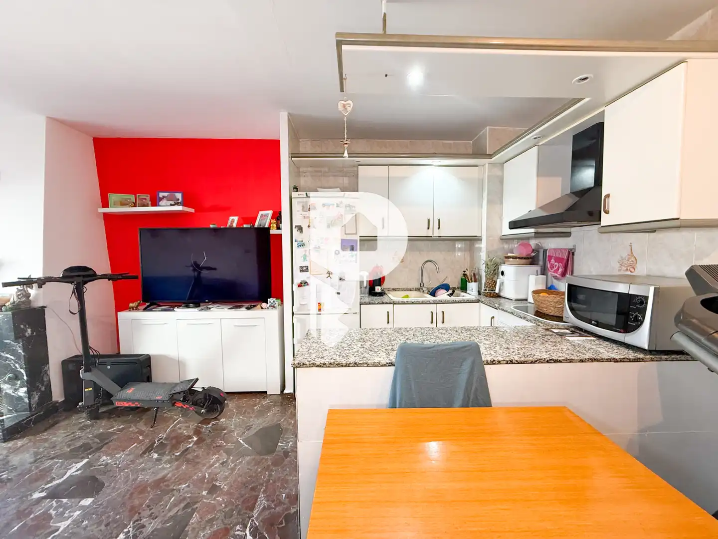 Küche von Wohnung zum Verkauf in Sant Vicenç Dels Horts mit Heizung, Abstellraum und Fernseher
