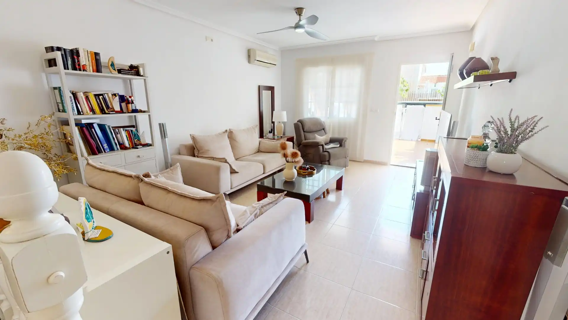 Sala d'estar de Casa o xalet en venda en Los Alcázares amb Aire condicionat, Terrassa i Traster