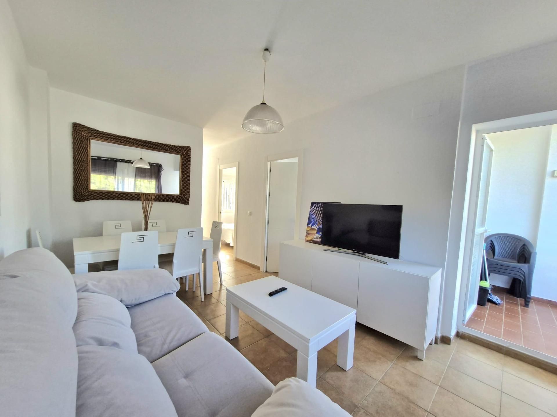 Sala de estar de Apartamento de alquiler en Chiclana de la Frontera con Jardín privado, Terraza y Piscina comunitaria