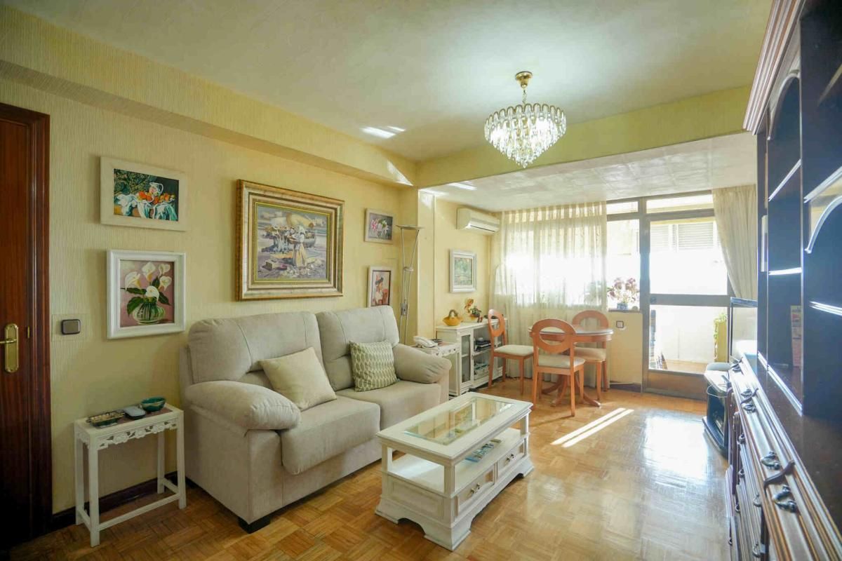 Sala de estar de Piso en venta en  Madrid Capital con Aire acondicionado, Jardín privado y Terraza
