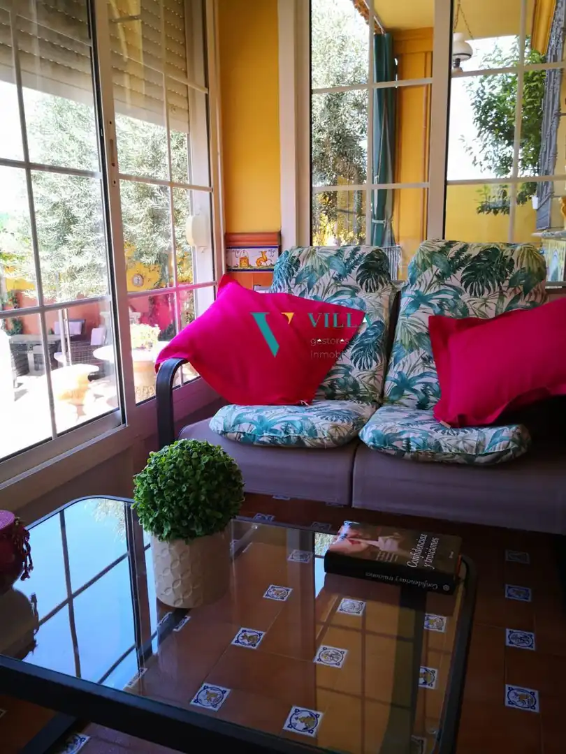 Sala d'estar de Casa o xalet en venda en Alcalá de Guadaira amb Piscina