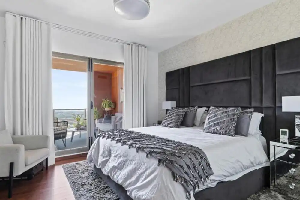 Schlafzimmer von Einfamilien-Reihenhaus zur Miete in Benahavís mit Klimaanlage, Privatgarten und Terrasse