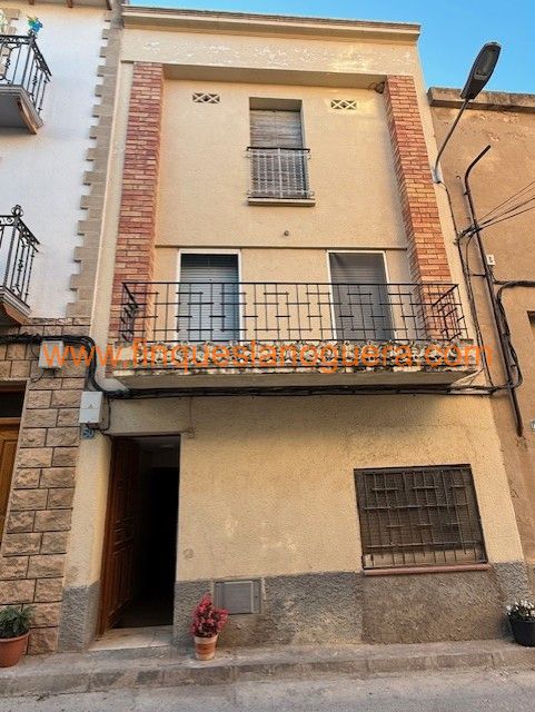 Vista exterior de Casa adosada en venta en Menàrguens con Balcón