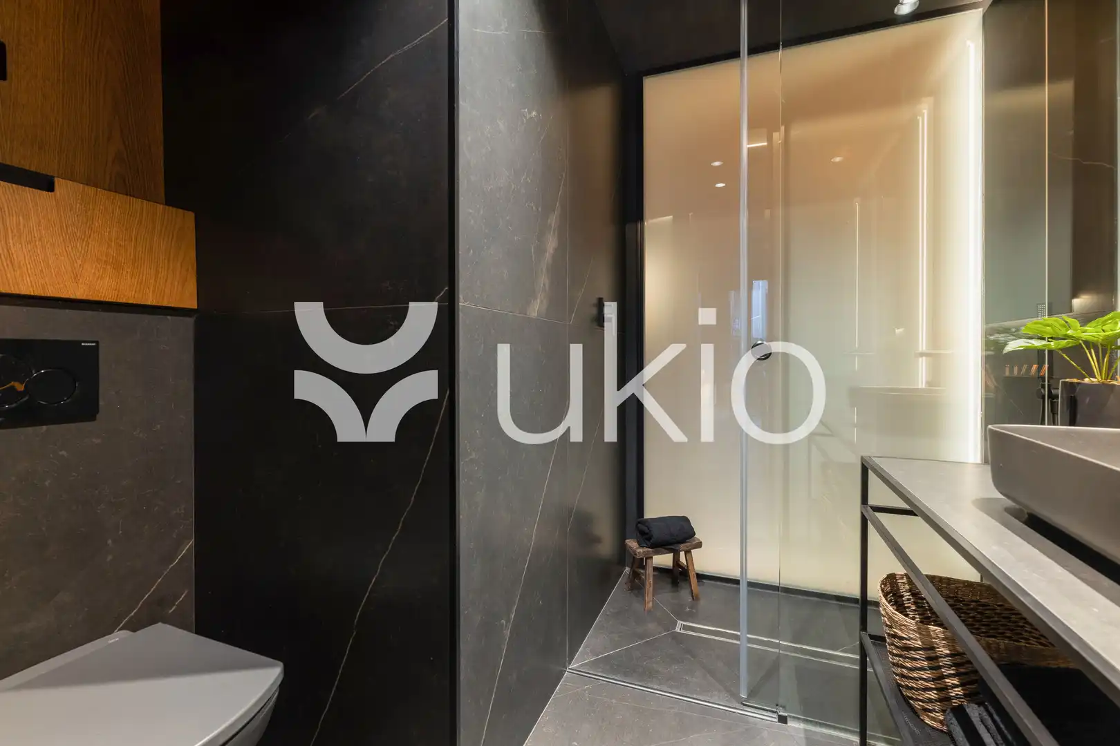 Baño de Apartamento de alquiler en Barcelona con Aire acondicionado, Calefacción y Amueblado