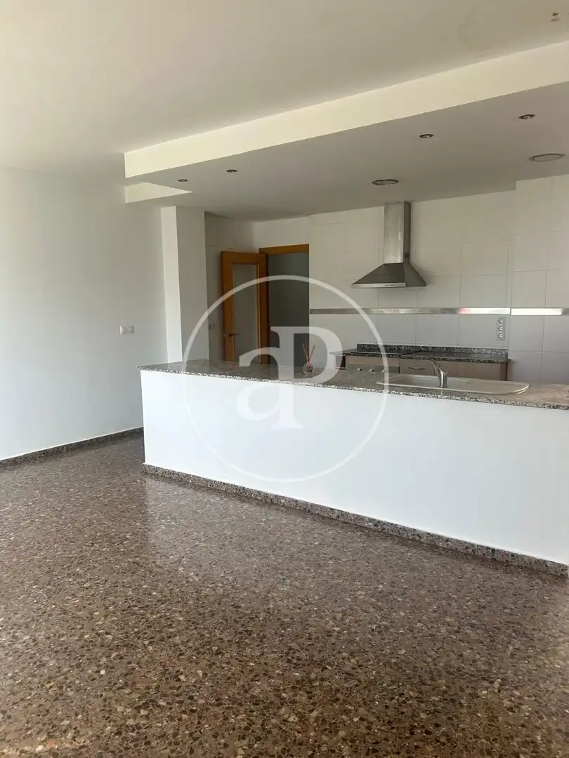 Appartamento con terrazza in affitto a C. Marines