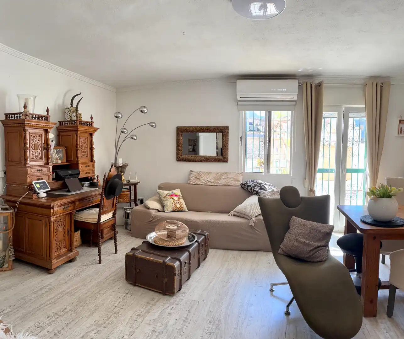 Sala de estar de Casa o chalet en venta en Alhaurín de la Torre con Aire acondicionado, Calefacción y Jardín privado