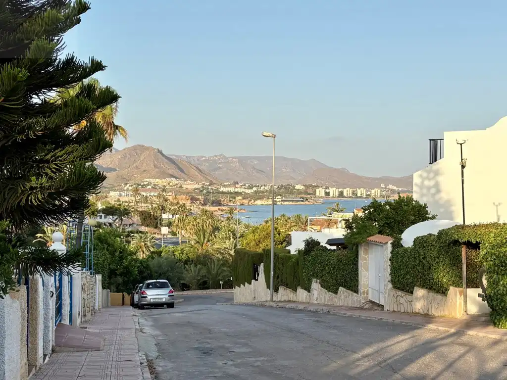 Vista exterior de Casa o xalet de lloguer en Mazarrón amb Moblat, Rentadora i Microones
