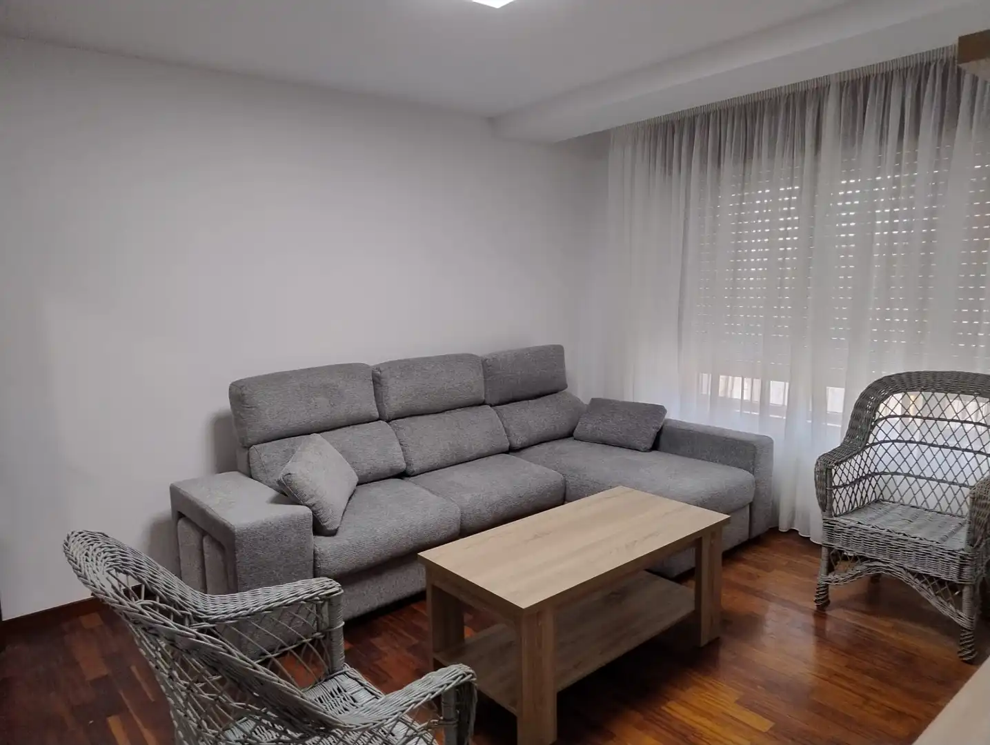 Living room of Flat for rent in Santiago de Compostela   with Heating, Furnished and Oven