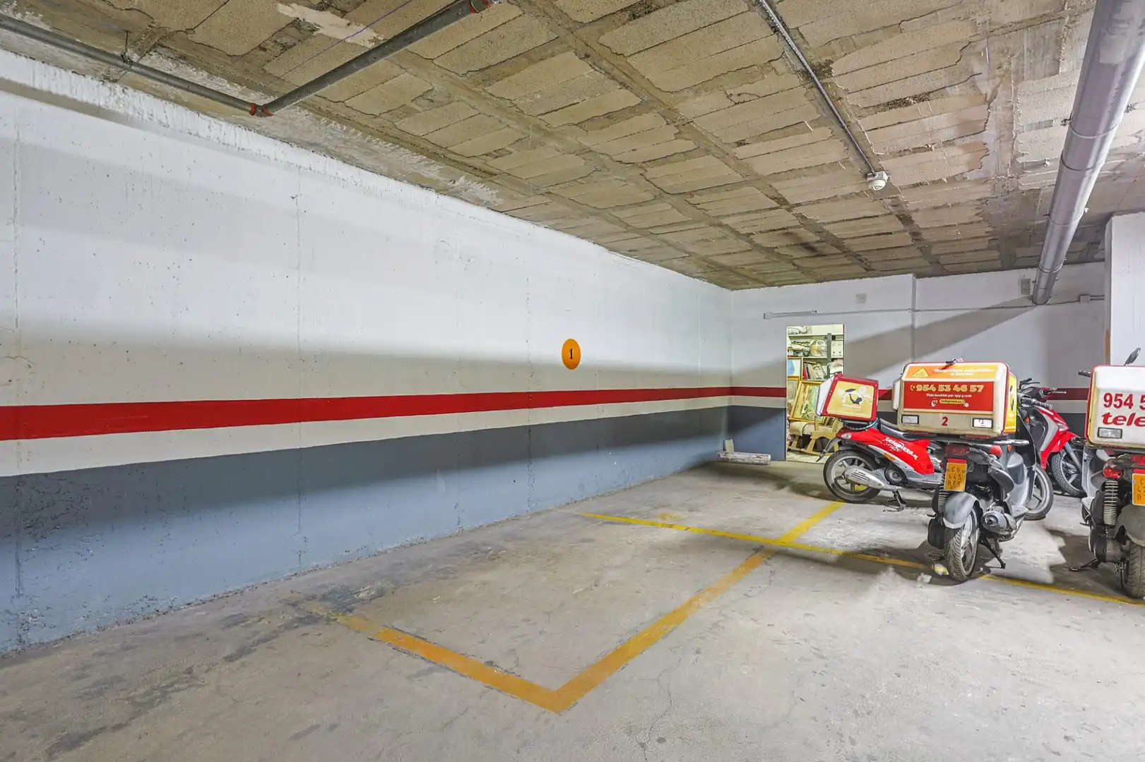 Parking of Flat for sale in Sevilla  with Air Conditioner and Furnished