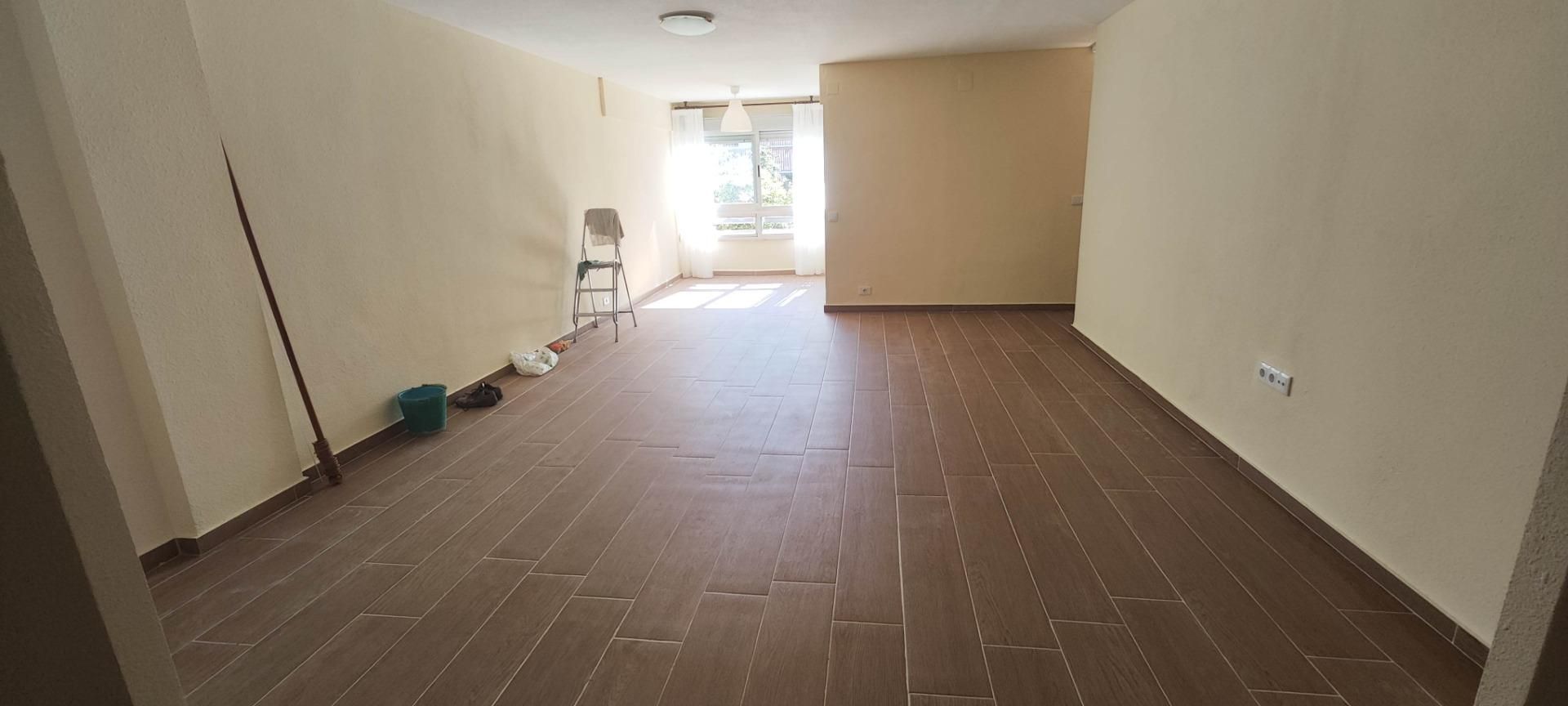 Piso de alquiler en Castellón de la Plana / Castelló de la Plana con Balcón