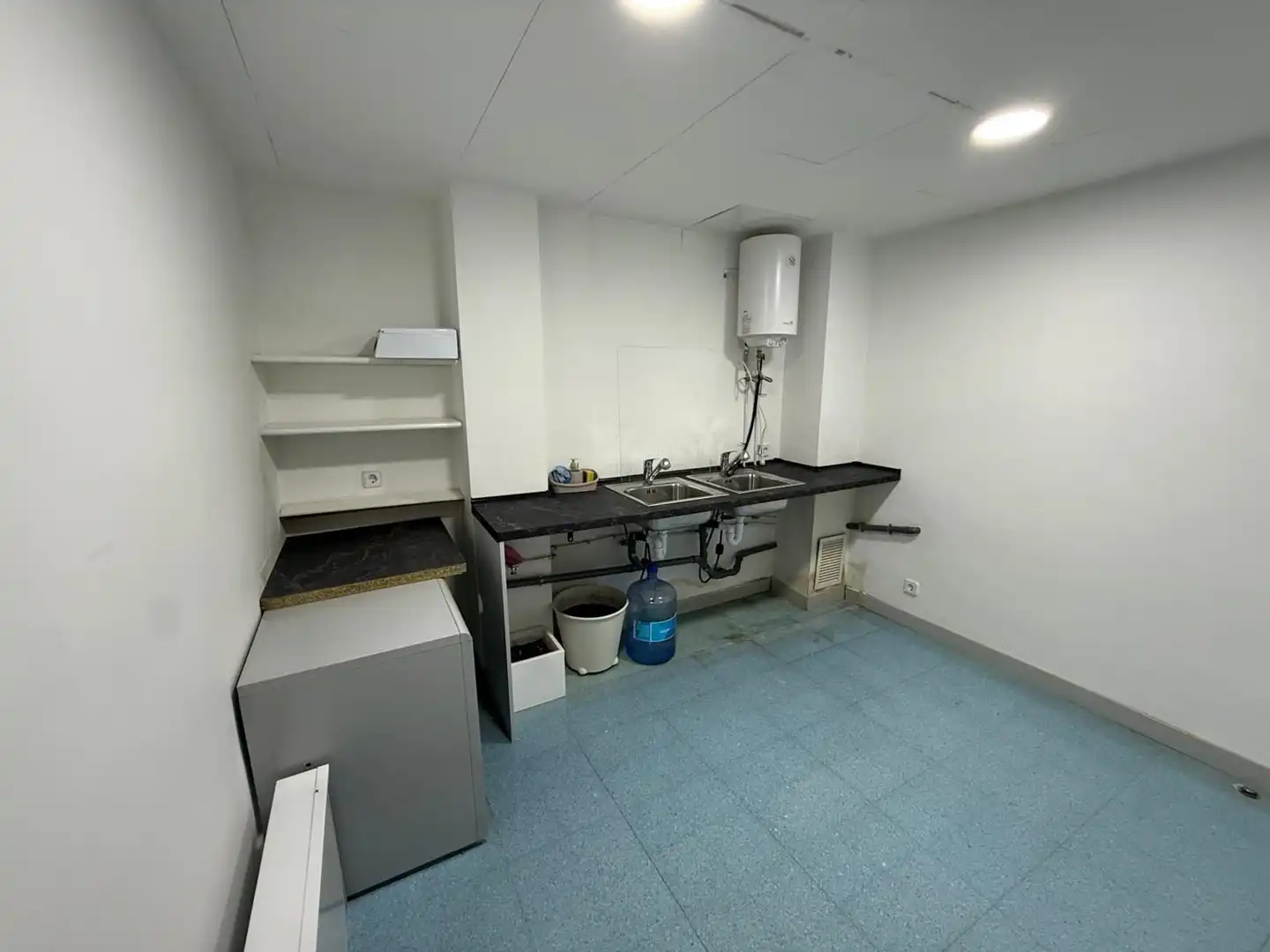 Kitchen of Office for rent in Girona
