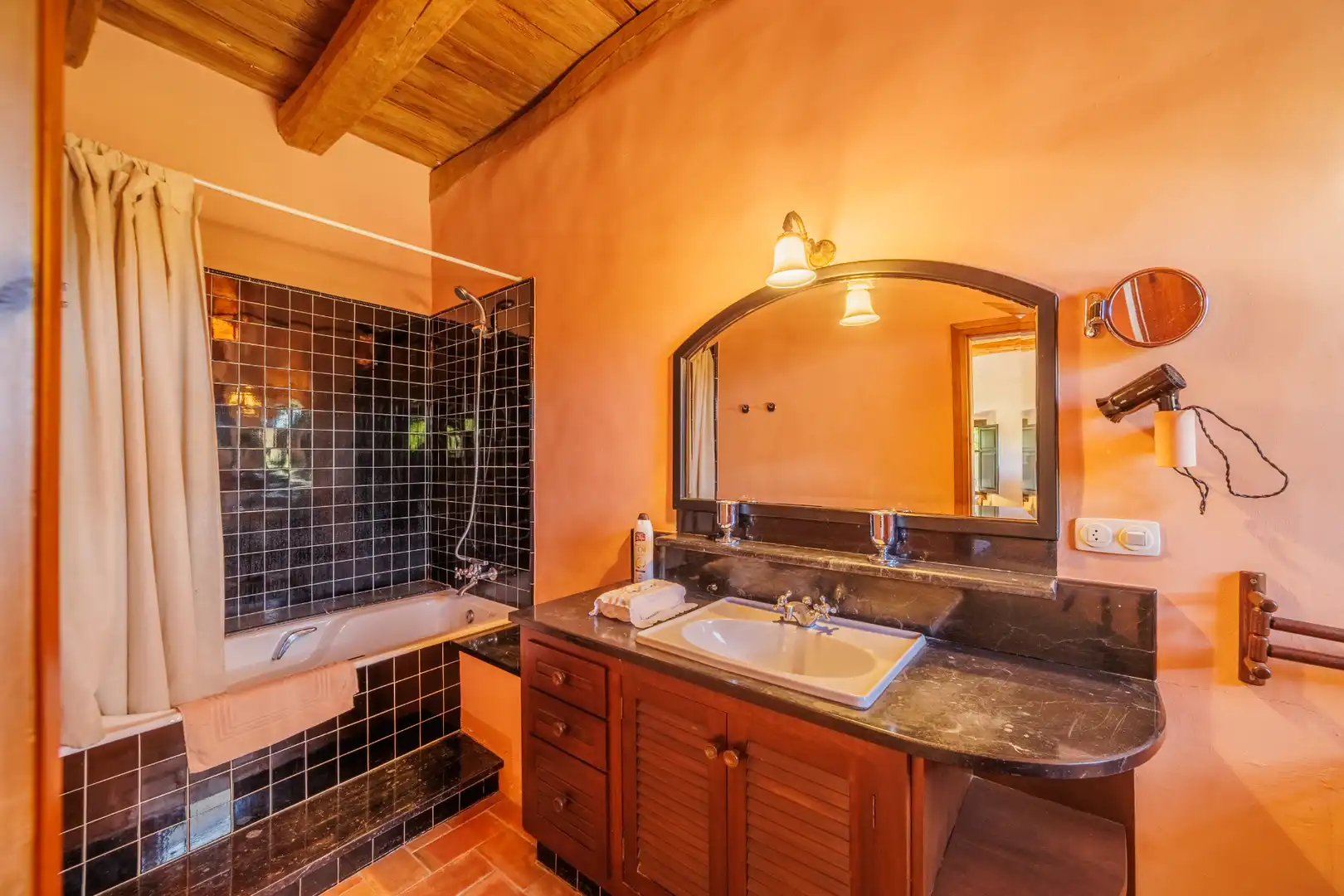 Bathroom of Country homes for sale in Parlavà  with Air Conditioner, Private garden and Terrace