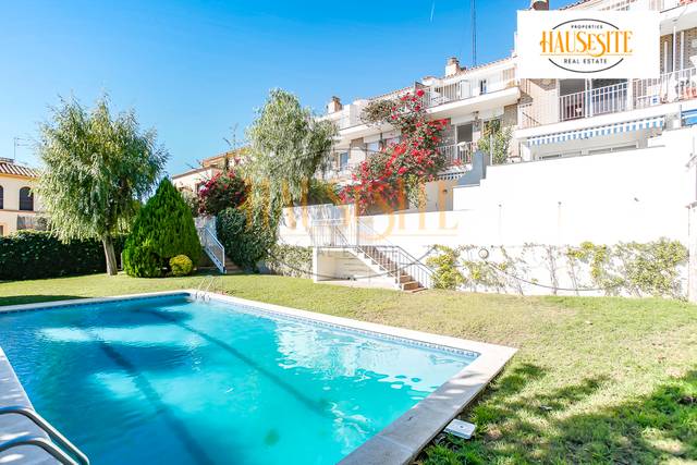 Casa adosada en Venta en Vallpineda - Rocamar