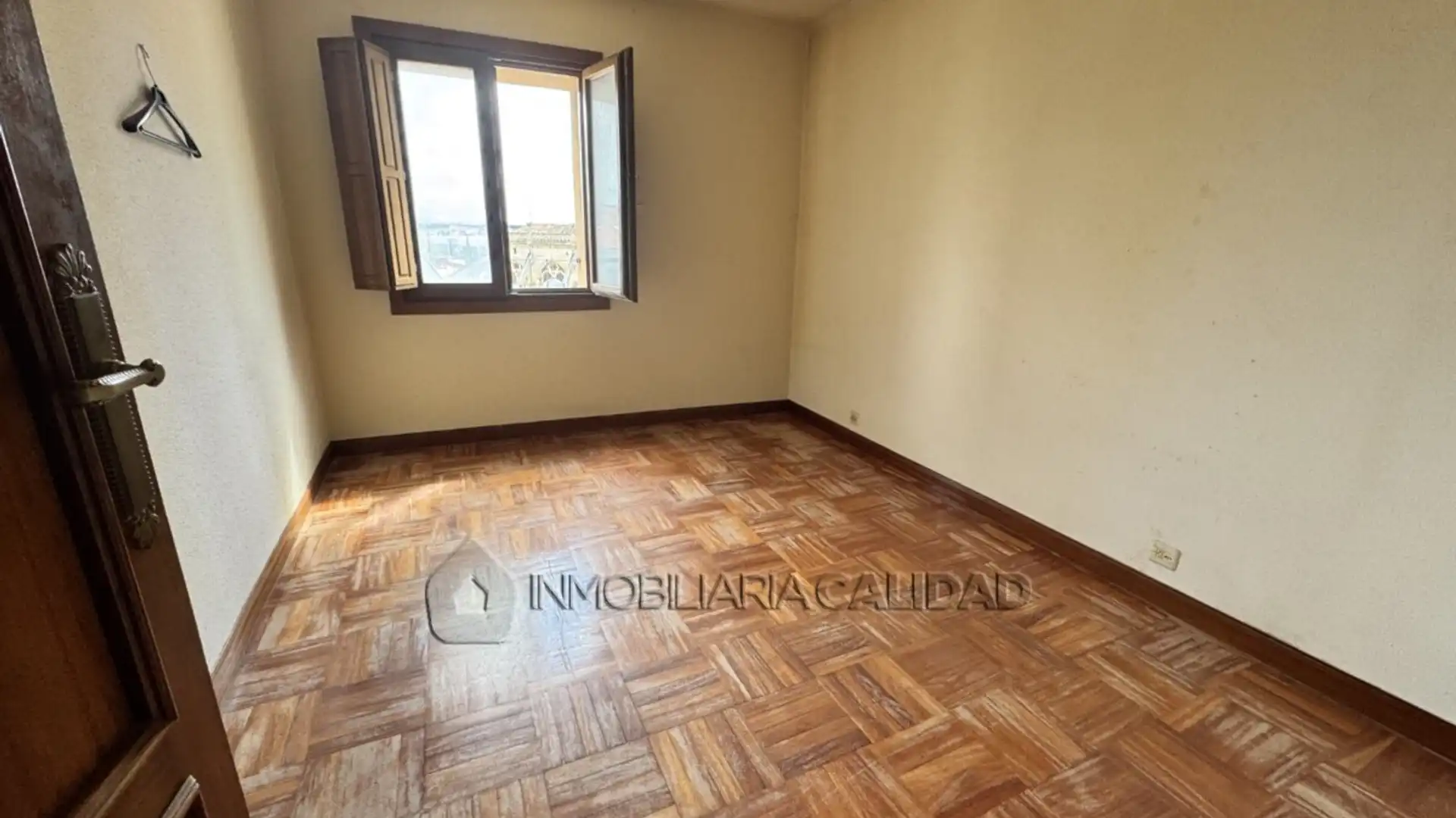 Habitación de Piso en venta en Burgos Capital con Calefacción
