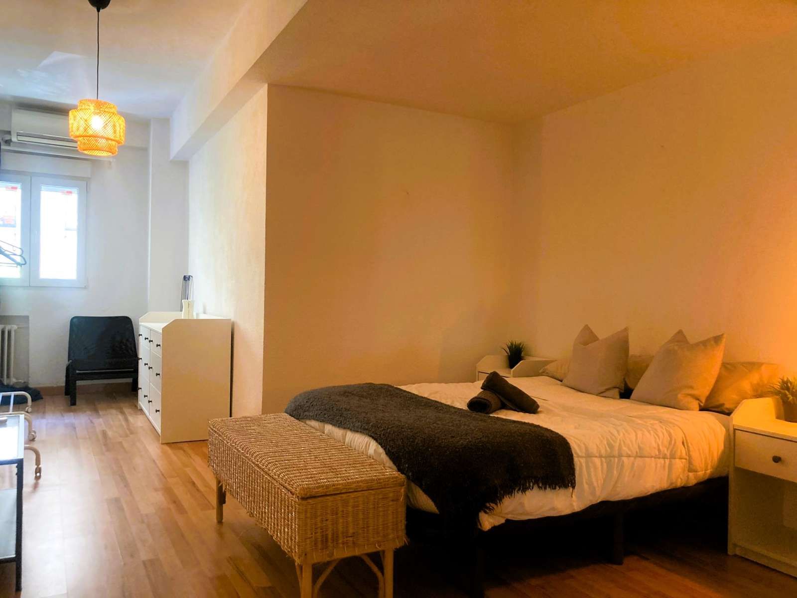 Bedroom of Flat to share in  Madrid Capital  with Air Conditioner and Terrace