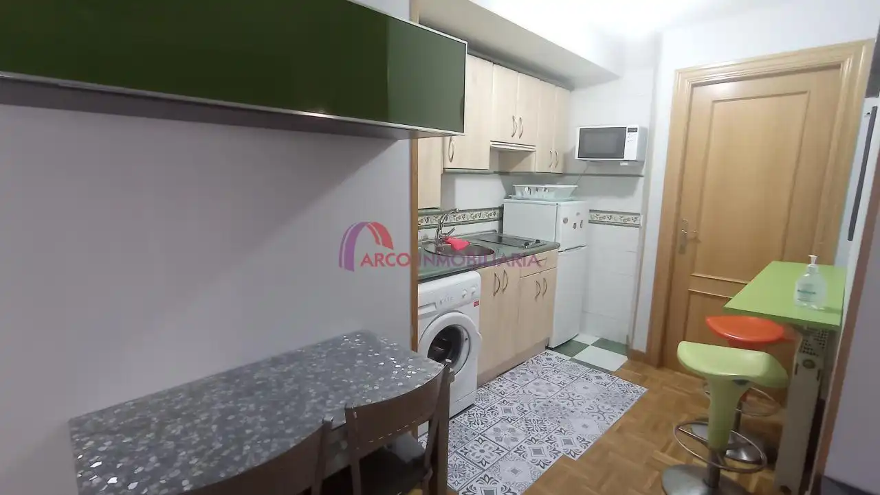Cuina de Apartament en venda en Burgos amb Calefacció i Balcó