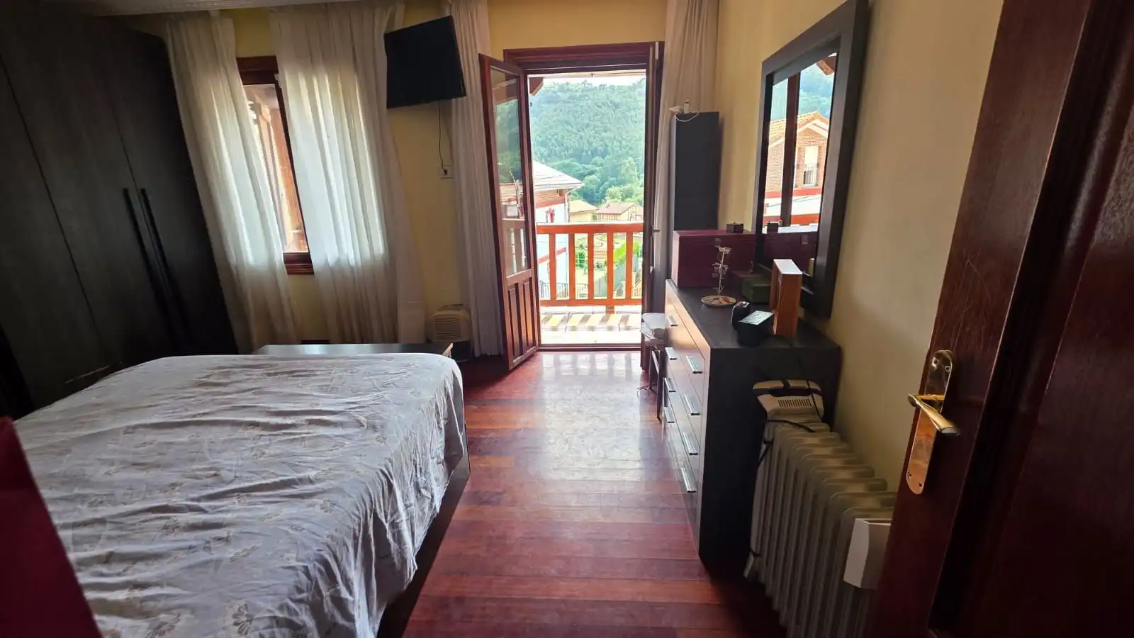 Habitación de Casa o chalet en venta en Castro-Urdiales con Calefacción y Jardín privado