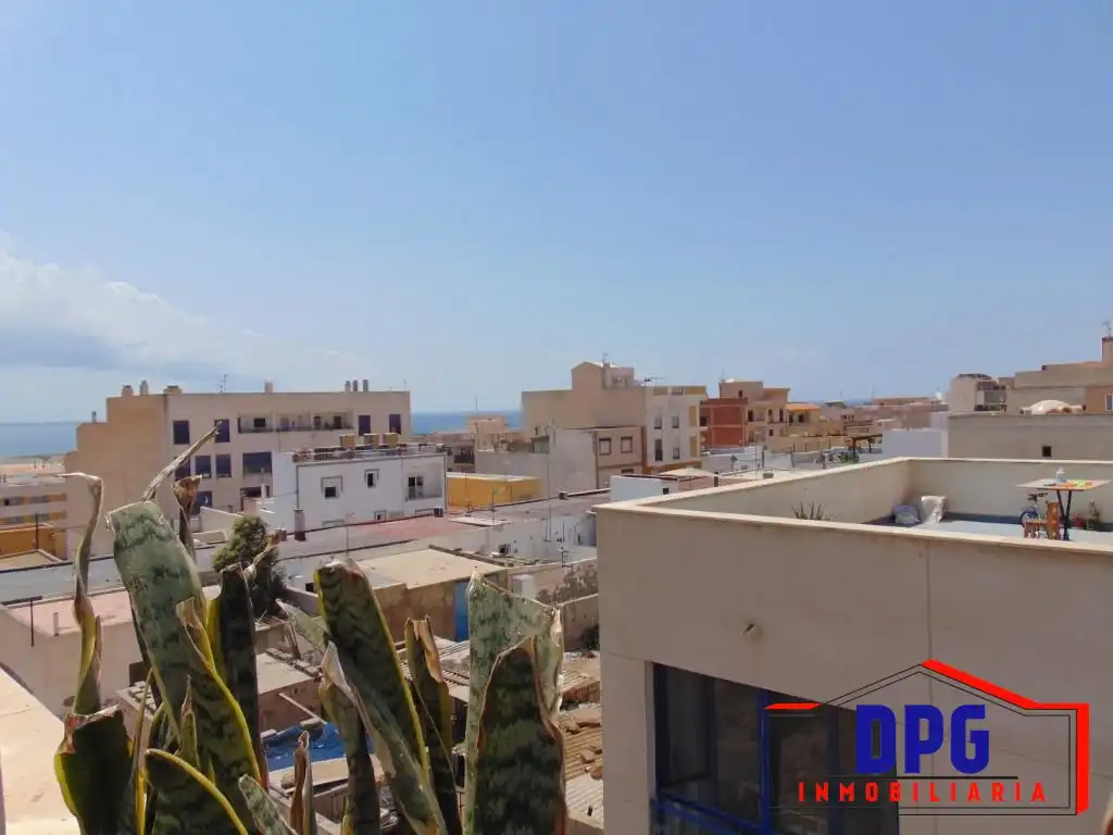 Vista exterior de Àtic en venda en Garrucha amb Terrassa, Traster i Piscina comunitària