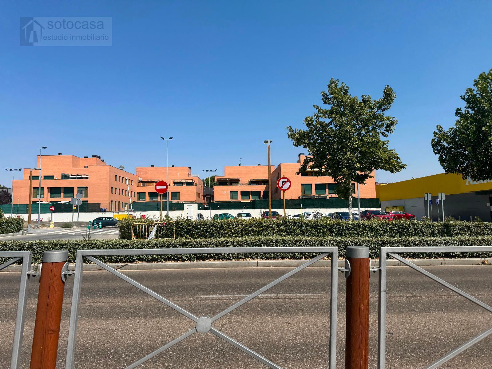 Vista exterior de Pis en venda en Arroyo de la Encomienda amb Calefacció, Jardí privat i Traster
