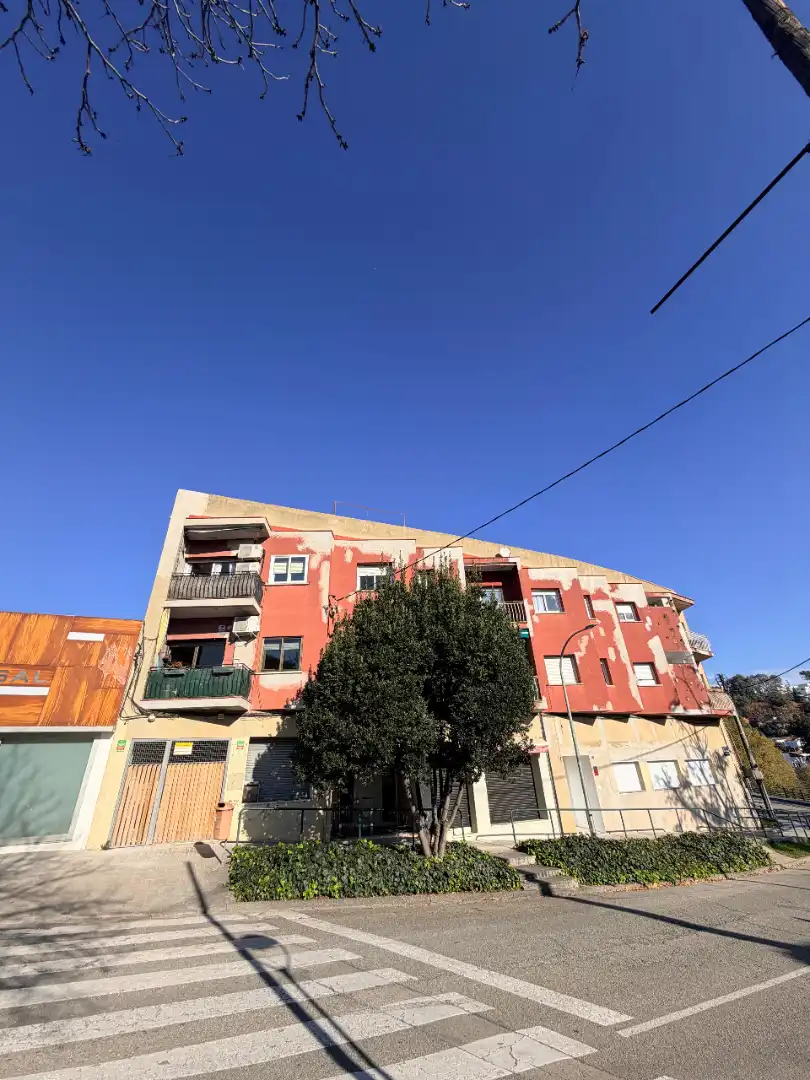 Vista exterior de Piso en venta en Terrassa con Balcón y Alarma