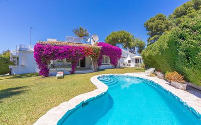 Jardí de Casa o xalet en venda en Marbella amb Aire condicionat, Terrassa i Piscina