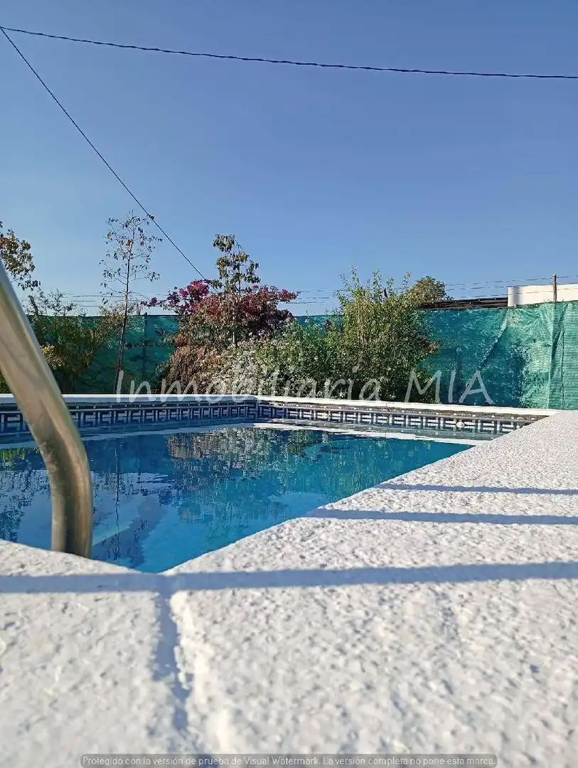 Piscina de Casa o xalet en venda en Coín