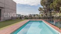 Piscina de Casa o xalet en venda en Cerdanyola del Vallès amb Aire condicionat, Calefacció i Jardí privat