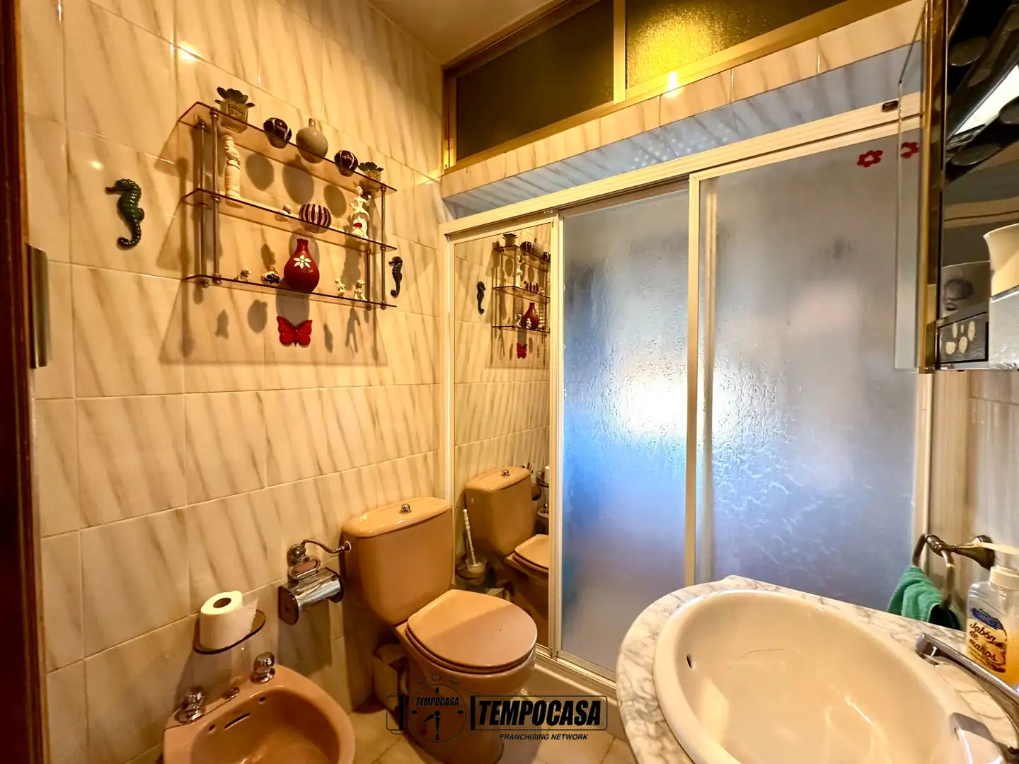 Bathroom of Flat for sale in Madrid  with Air Conditioner, Heating and Furnished