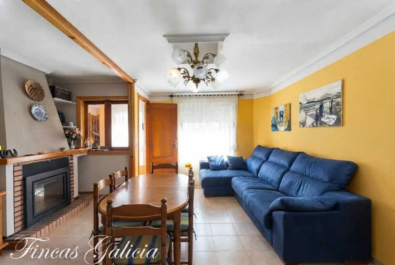 Terraced house with terrace for sale in Riós