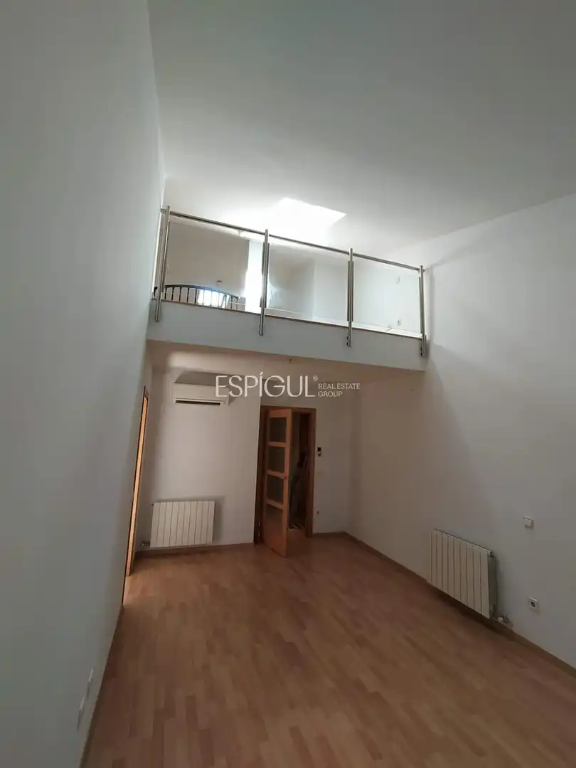 Maisonette zum Verkauf in Girona mit Klimaanlage, Heizung und Parkett