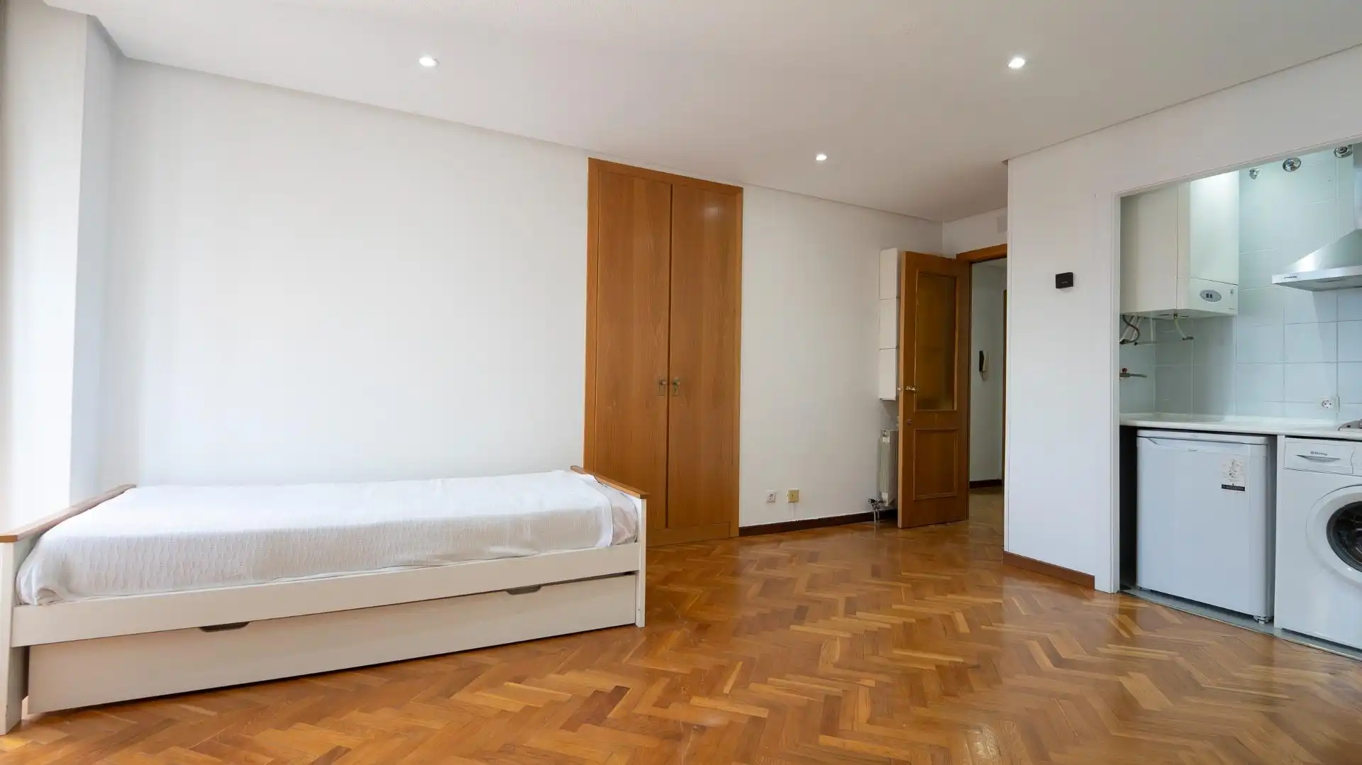 Habitación de Estudio de alquiler en Madrid con Aire acondicionado, Calefacción y Parquet
