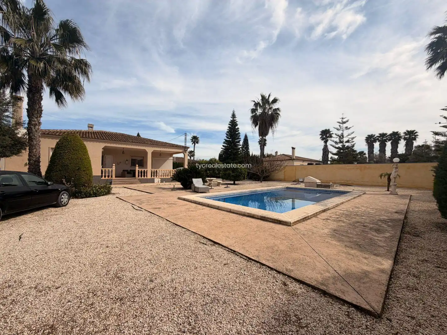 House with pool for sale in Camino arroba hornos