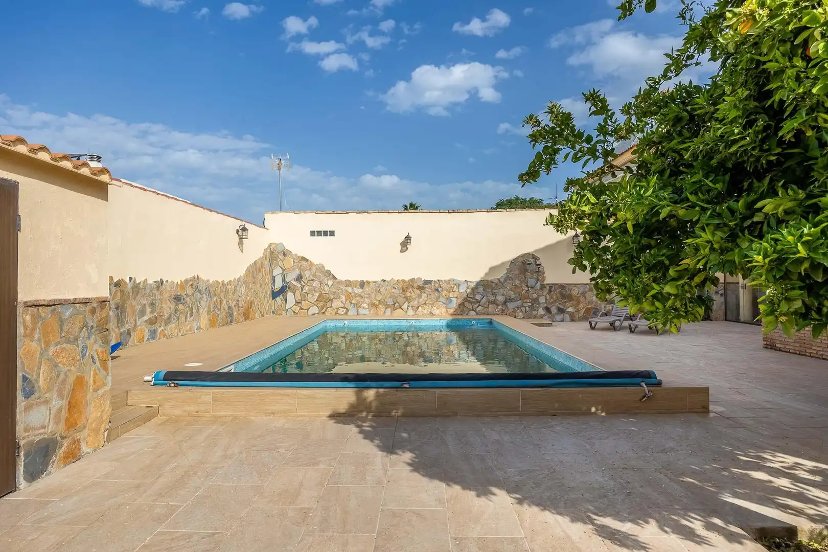 Piscina de Casa o chalet en venta en Montequinto con Aire acondicionado, Jardín privado y Terraza