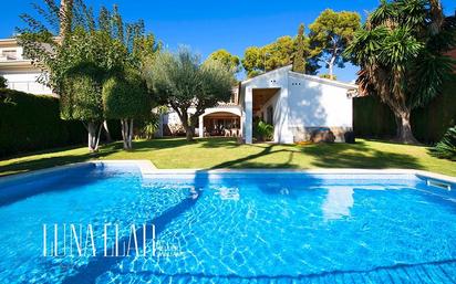 Jardí de Casa o xalet en venda en Castelldefels amb Aire condicionat, Calefacció i Jardí privat