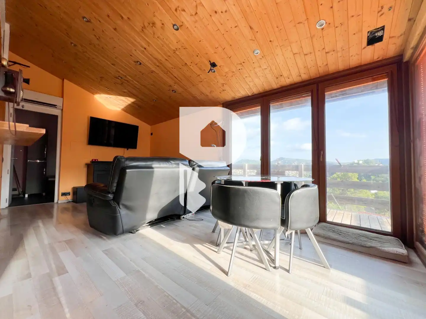 Sala de estar de Casa o chalet en venta en Vallirana con Aire acondicionado, Calefacción y Jardín privado