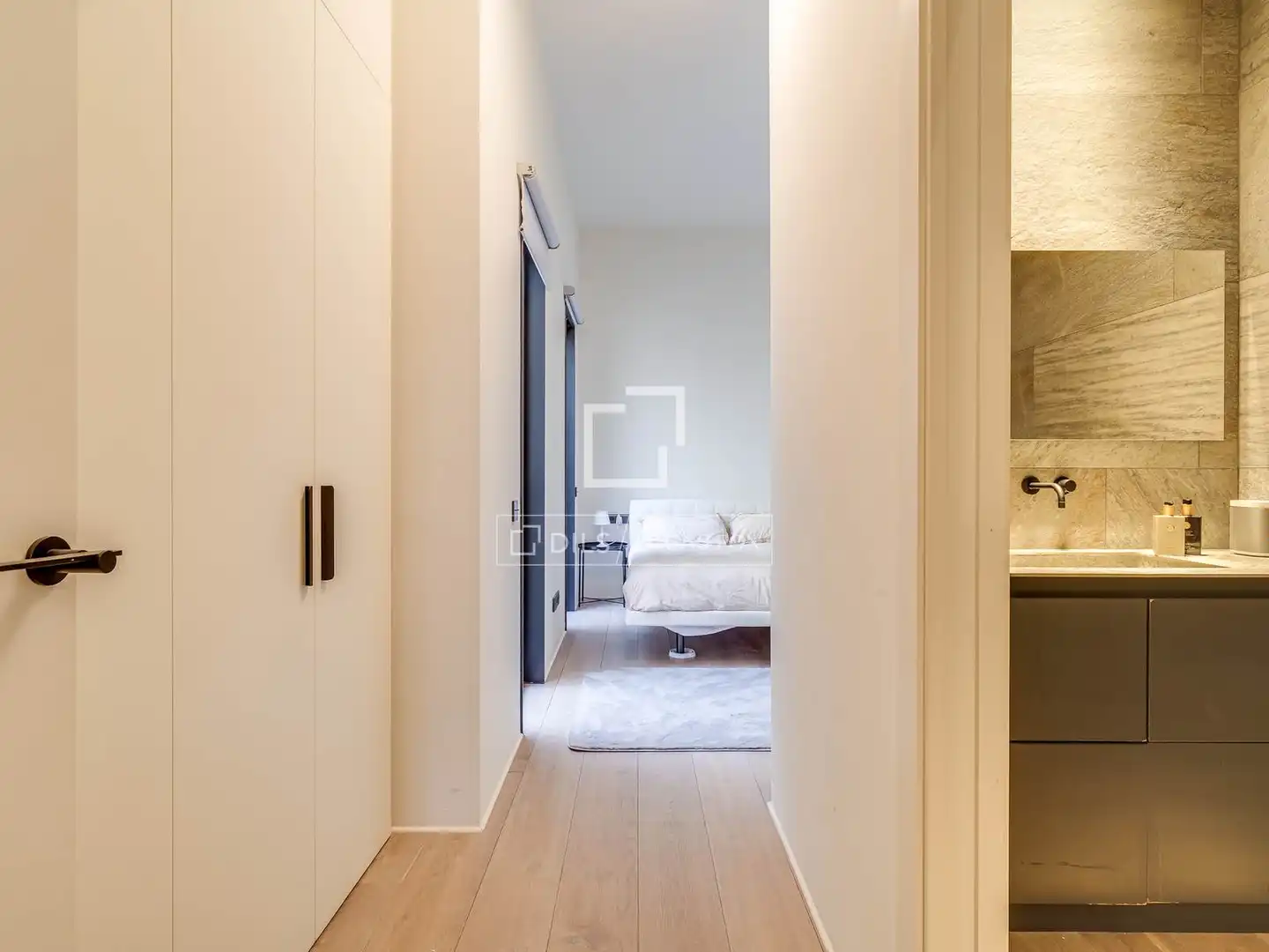 Flat for sale in Barcelona  with Air Conditioner, Heating and Furnished