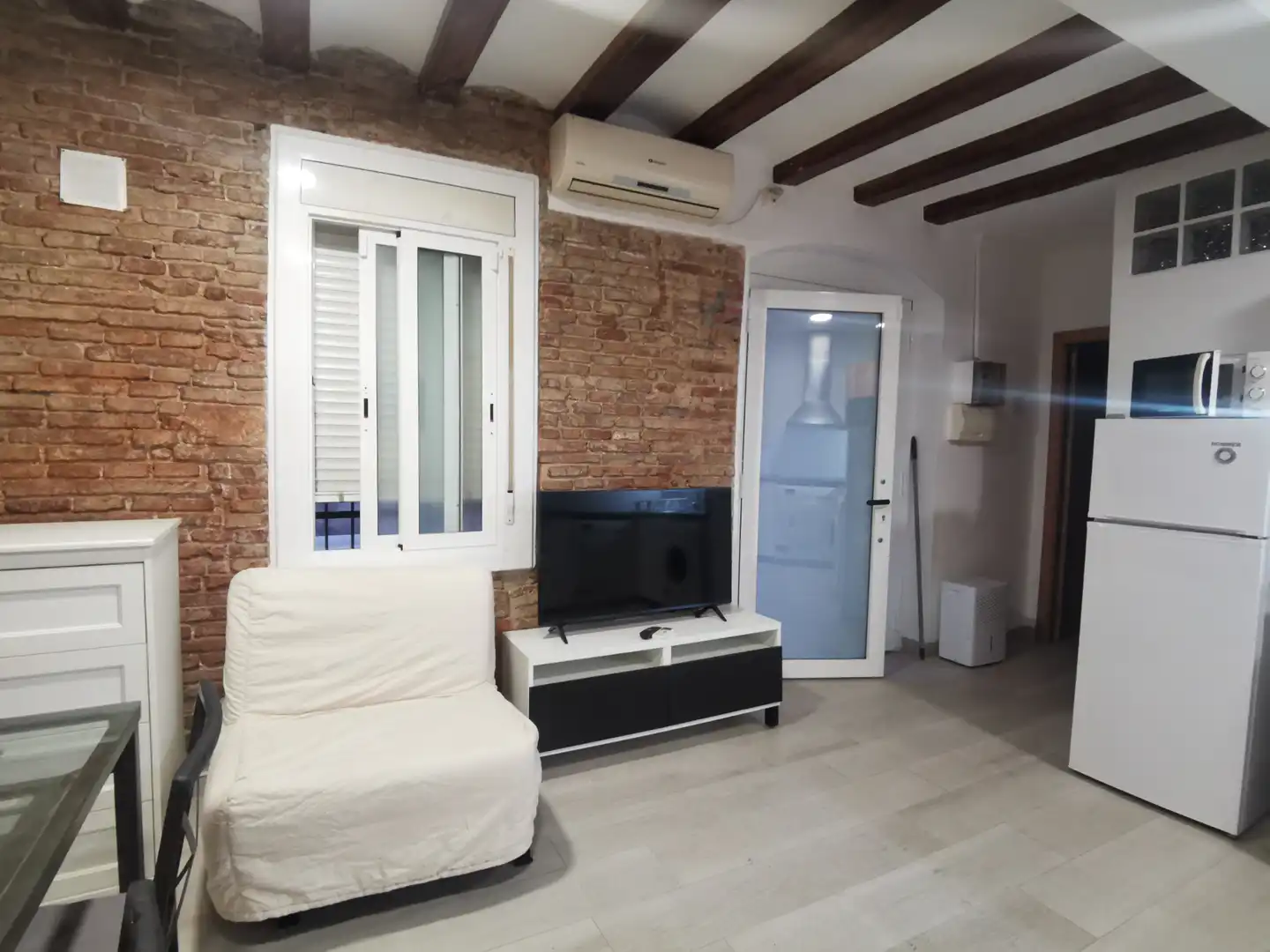 Living room of Flat for rent in Barcelona  with Air Conditioner, Parquet flooring and Furnished