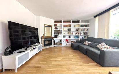 Sala d'estar de Casa o xalet en venda en Molins de Rei amb Aire condicionat, Calefacció i Parquet