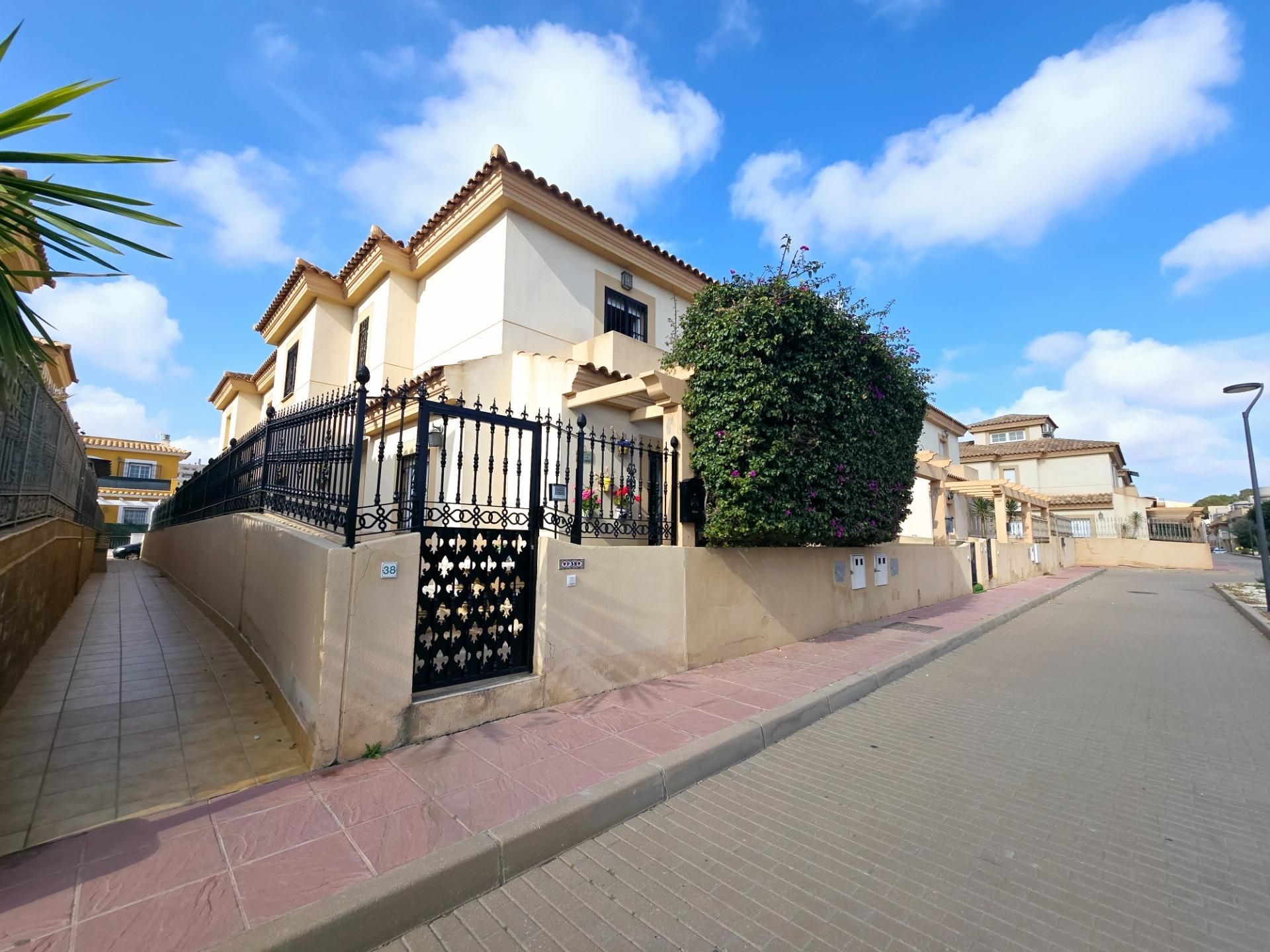 Vista exterior de Dúplex en venda en Vera amb Aire condicionat, Calefacció i Jardí privat