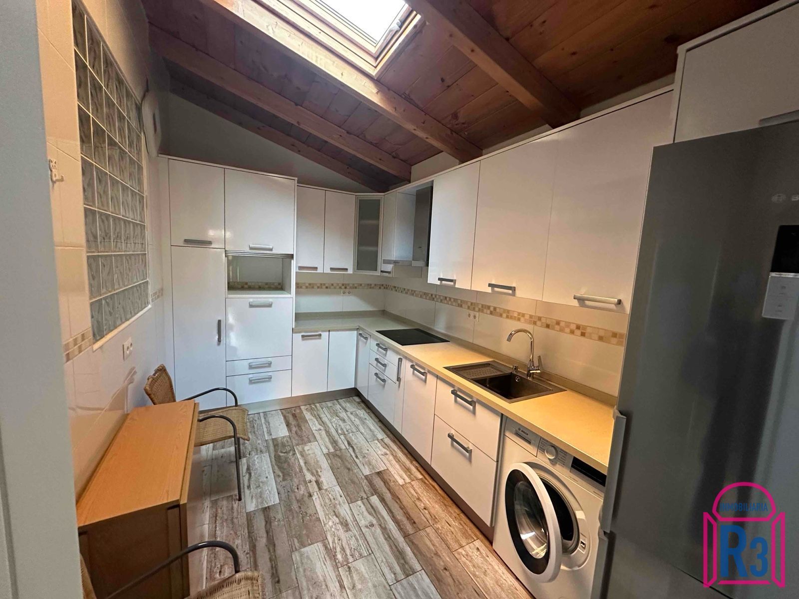 Cuina de Apartament en venda en León Capital  amb Calefacció, Traster i Moblat