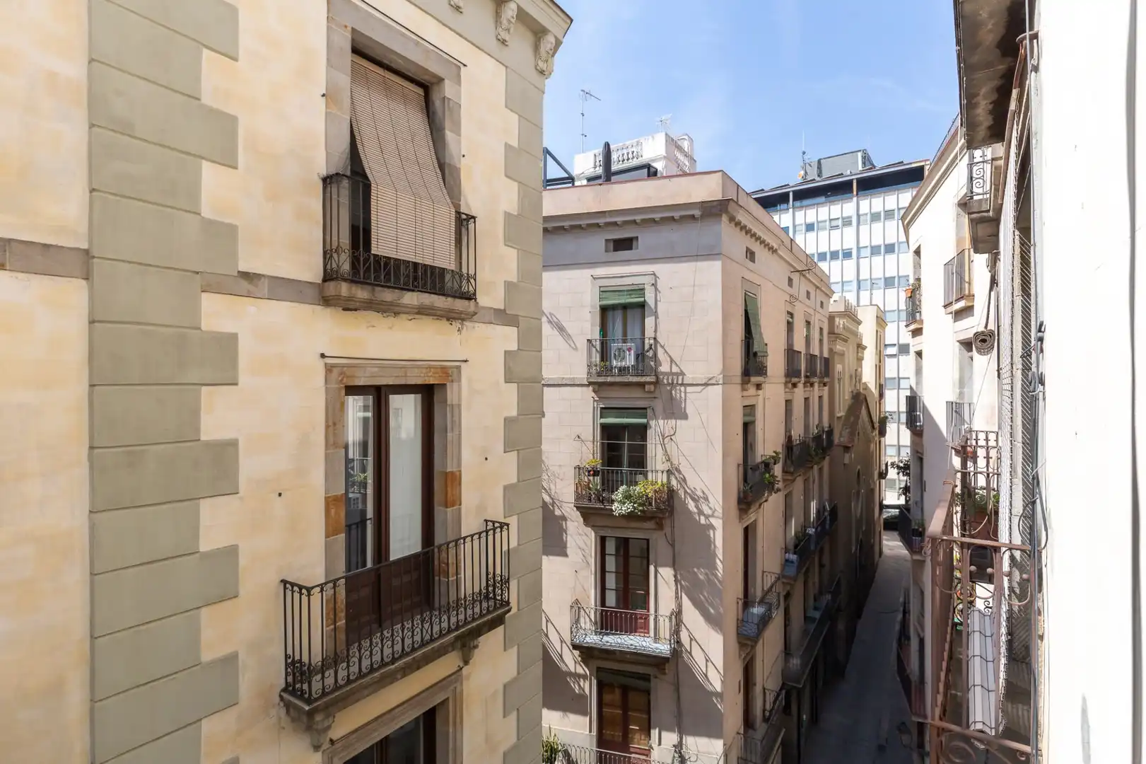Vista exterior de Piso en venta en Barcelona con Calefacción, Amueblado y Balcón