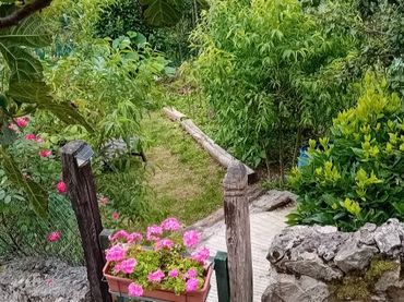 Country house with garden for sale in Barrio Sarceda 106
